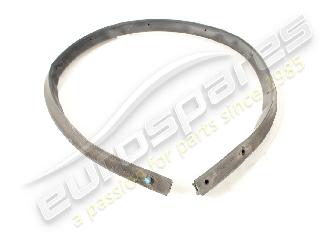 used maserati rh front door sill gasket. part number 67476600 (2)