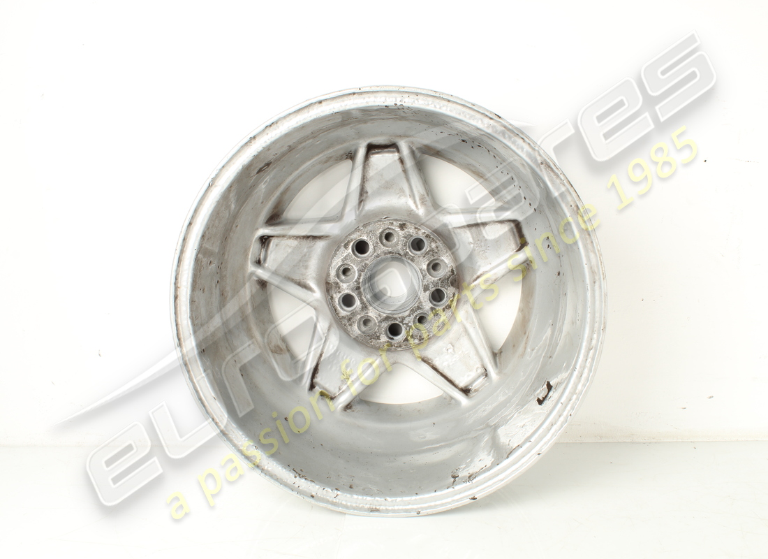 USED FERRARI ROAD WHEEL REAR 3.2 MQV. PART NUMBER 127457 (4) used ferrari road wheel rear 3.2 mqv. part number 127457 (4)