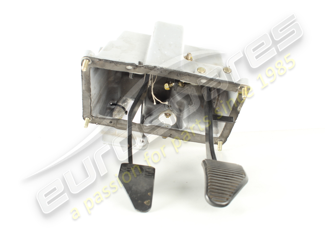 USED FERRARI PEDAL SUPPORT (MANUAL). PART NUMBER 147690 (1) used ferrari pedal support (manual). part number 147690 (1)