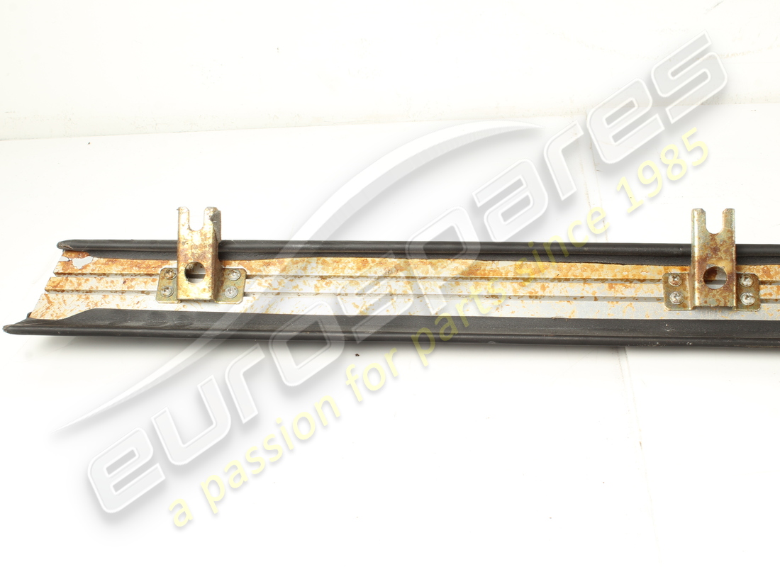 used ferrari trim in black vm8500. part number 65122400 (2)