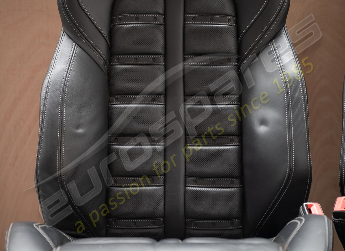 USED FERRARI COMPLETE SEAT SET. PART NUMBER EAP1558688 (5) used ferrari complete seat set. part number eap1558688 (5)