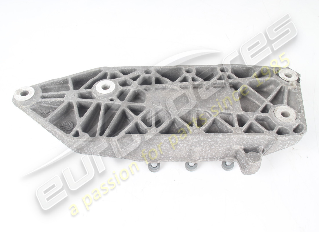 USED FERRARI SUPPORTO INF. CAMBIO. PART NUMBER 965162 (3) used ferrari supporto inf. cambio. part number 965162 (3)