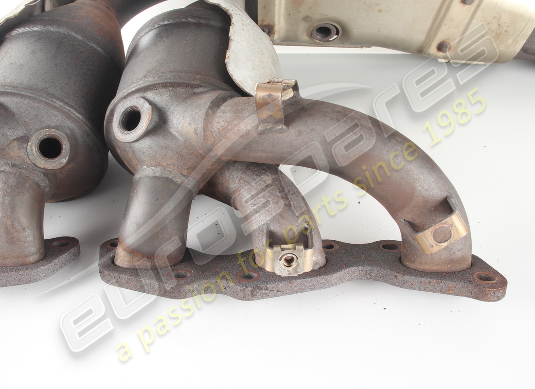 used aston martin manifold and cat converter assembly, rh part number 4g4e5g236be (8)
