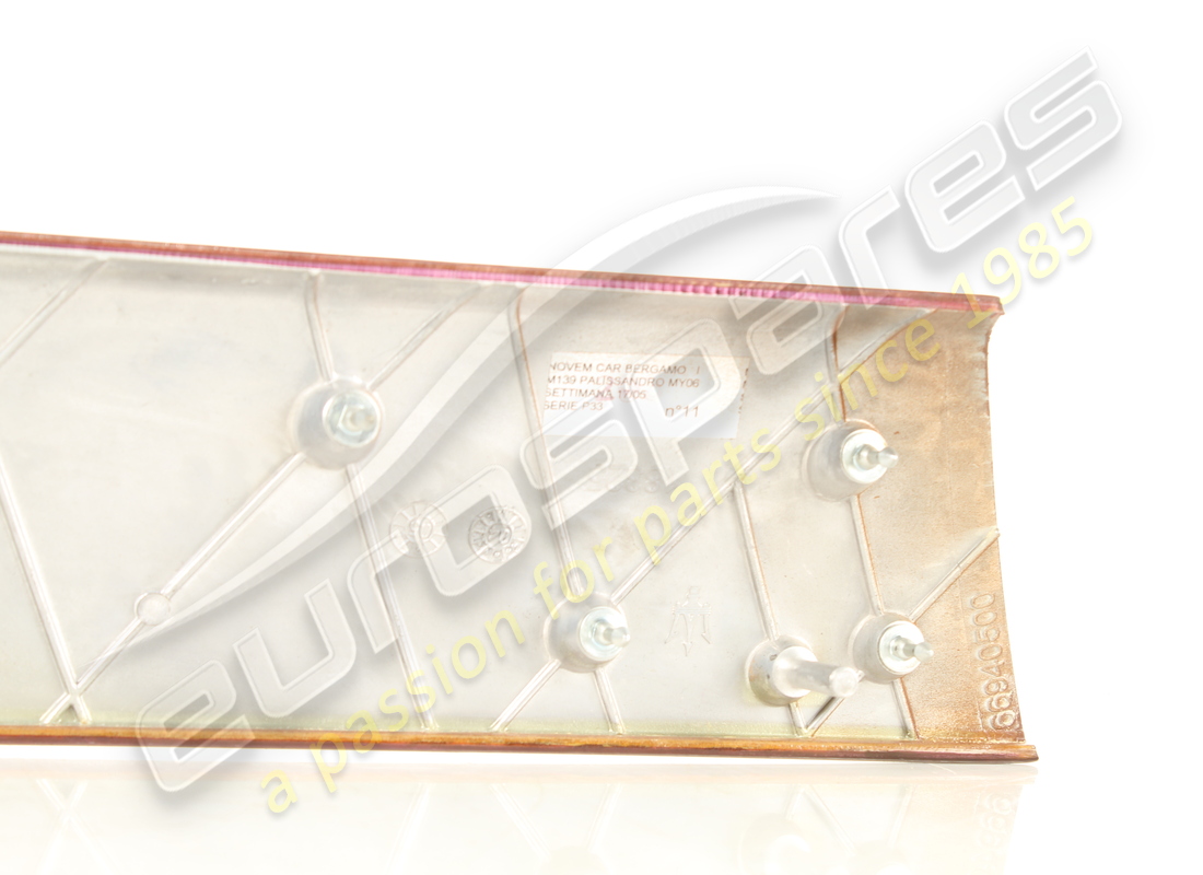 USED MASERATI MODANATURA PORTA P DX M139BD. PART NUMBER 981336782 (5) used maserati modanatura porta p dx m139bd. part number 981336782 (5)