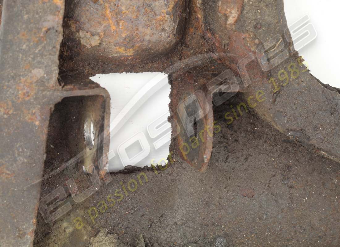 USED FERRARI LH FRONT SUSPENSION LOWER LEVER. PART NUMBER 115707 (5) used ferrari lh front suspension lower lever. part number 115707 (5)