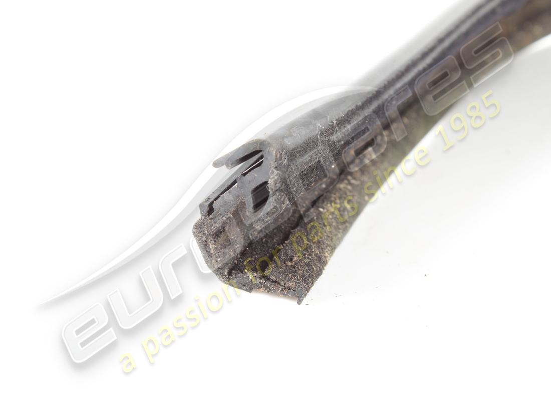 USED MASERATI FRONT LH WINDOW GUIDE GASK. PART NUMBER 377730123 (2) used maserati front lh window guide gask. part number 377730123 (2)