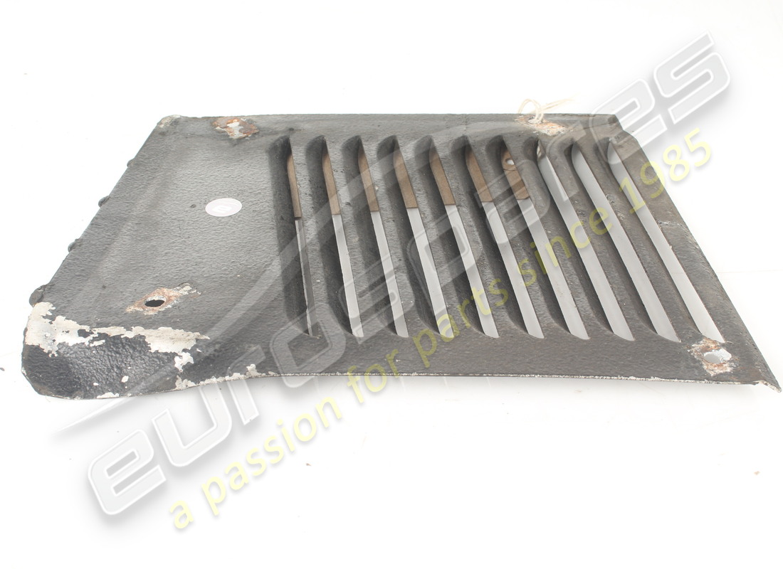 used ferrari lh front inner wing grille. part number 62492400 (3)