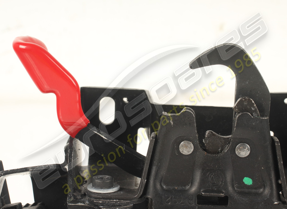 USED FERRARI SERRATURA COFANO ANT. COMPLETE. PART NUMBER 985416 (5) used ferrari serratura cofano ant. complete. part number 985416 (5)