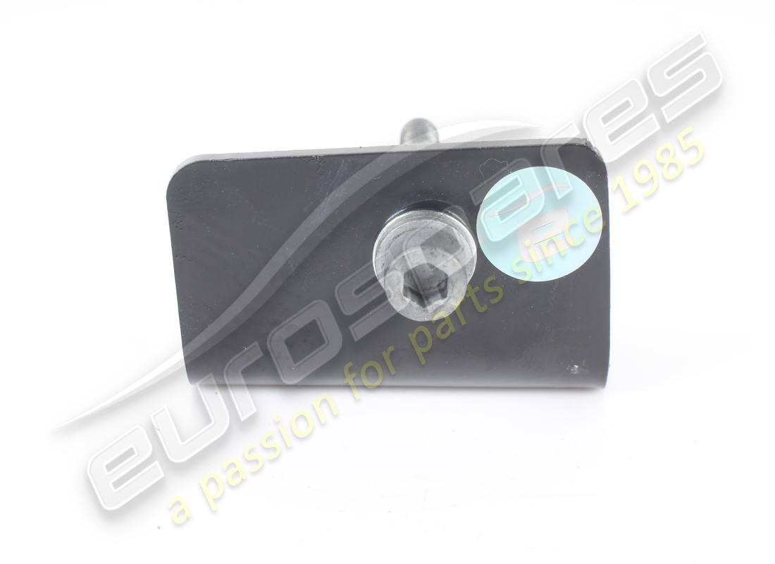 USED FERRARI THREADED BRACKET FOR FASTENING P2 CIRCUIT PIPE RETAINER BLOCK. PART NUMBER 938685 (2) used ferrari threaded bracket for fastening p2 circuit pipe retainer block. part number 938685 (2)