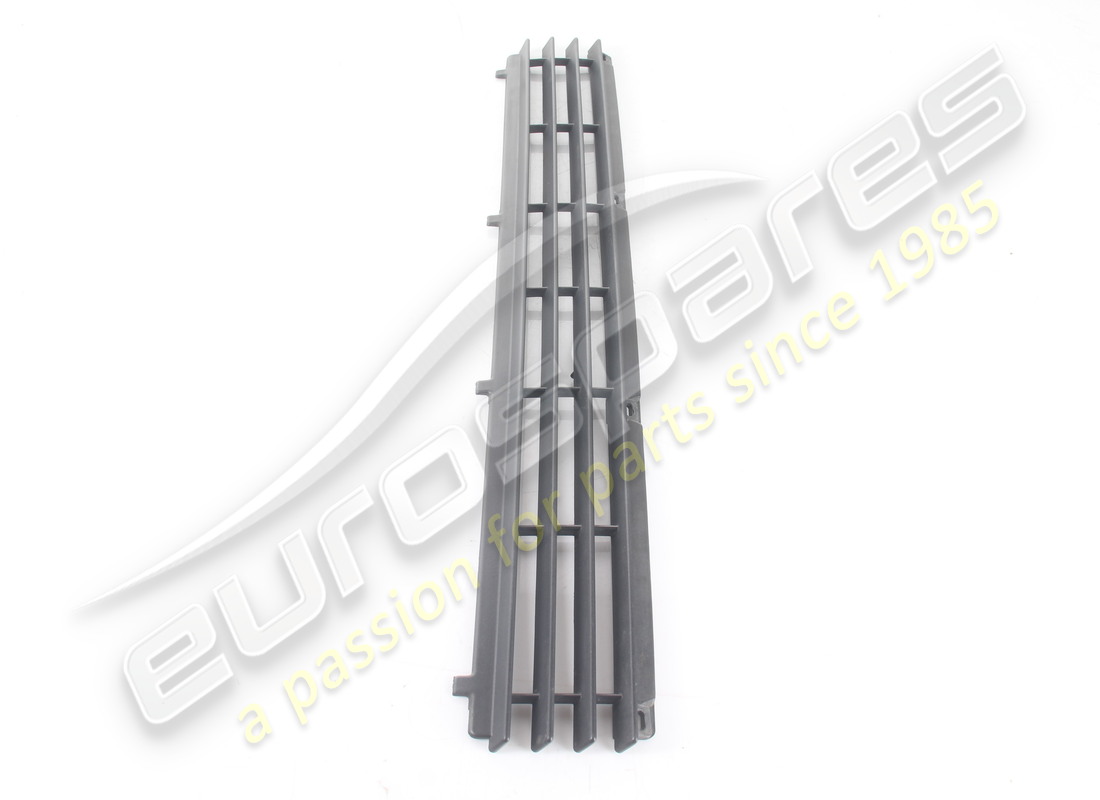 used maserati rear central grill 4p90. part number 376300646 (3)