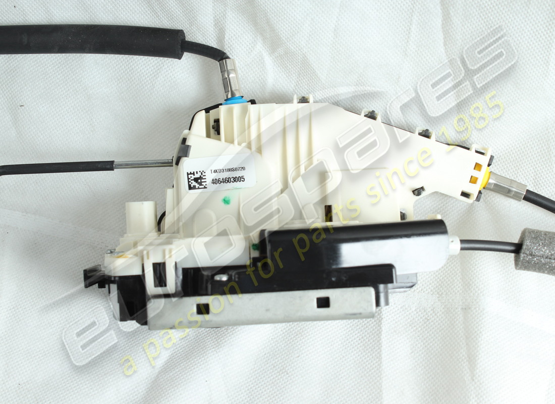 new maserati rh front door lock. part number 670107780 (2)