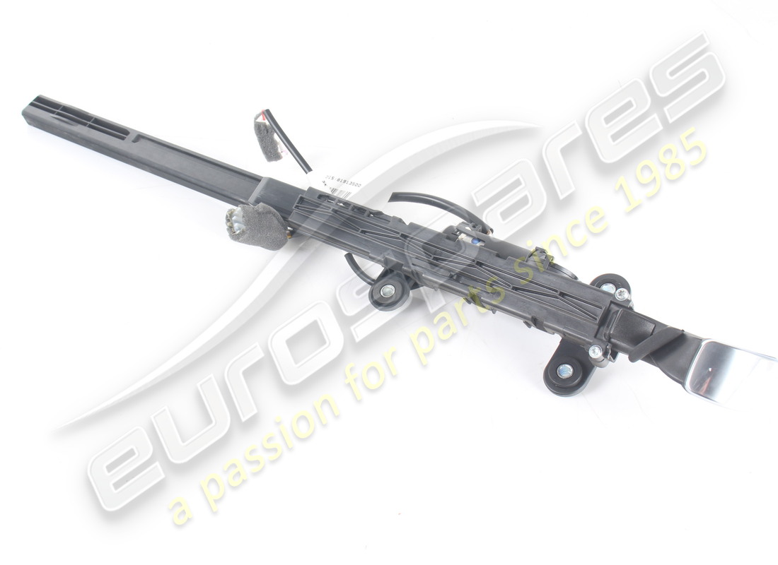 USED Ferrari RH BELT EXTENDER . PART NUMBER 81913500 (1) USED Ferrari RH BELT EXTENDER . PART NUMBER 81913500 (1)