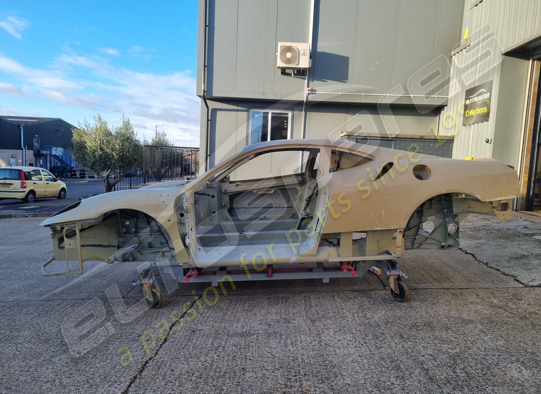 new ferrari scuderia bodyshell. part number 80557000 (2)