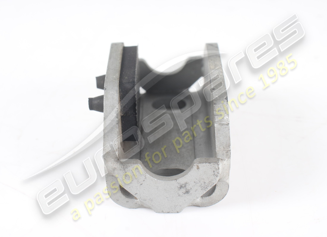 USED FERRARI RETAINER BRACKET. PART NUMBER 269246 (2) used ferrari retainer bracket. part number 269246 (2)