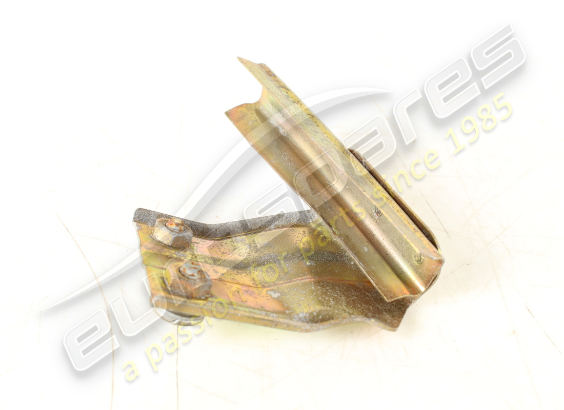 used maserati rh rear glass guide. part number 67271400 (1)