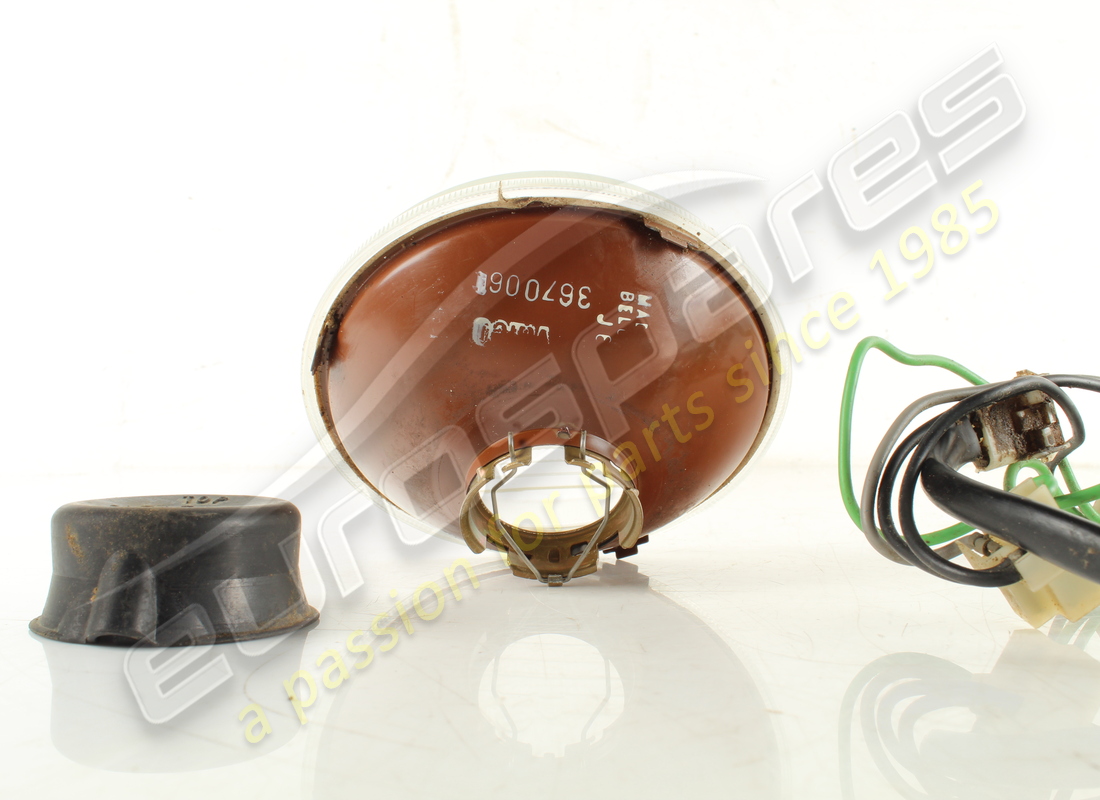 USED FERRARI MAIN BEAM LAMP UNIT. PART NUMBER 60907200 (2) used ferrari main beam lamp unit. part number 60907200 (2)