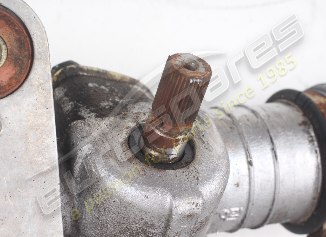 USED FERRARI STEERING RACK RHD PART NUMBER 123910 (7) used ferrari steering rack rhd part number 123910 (7)
