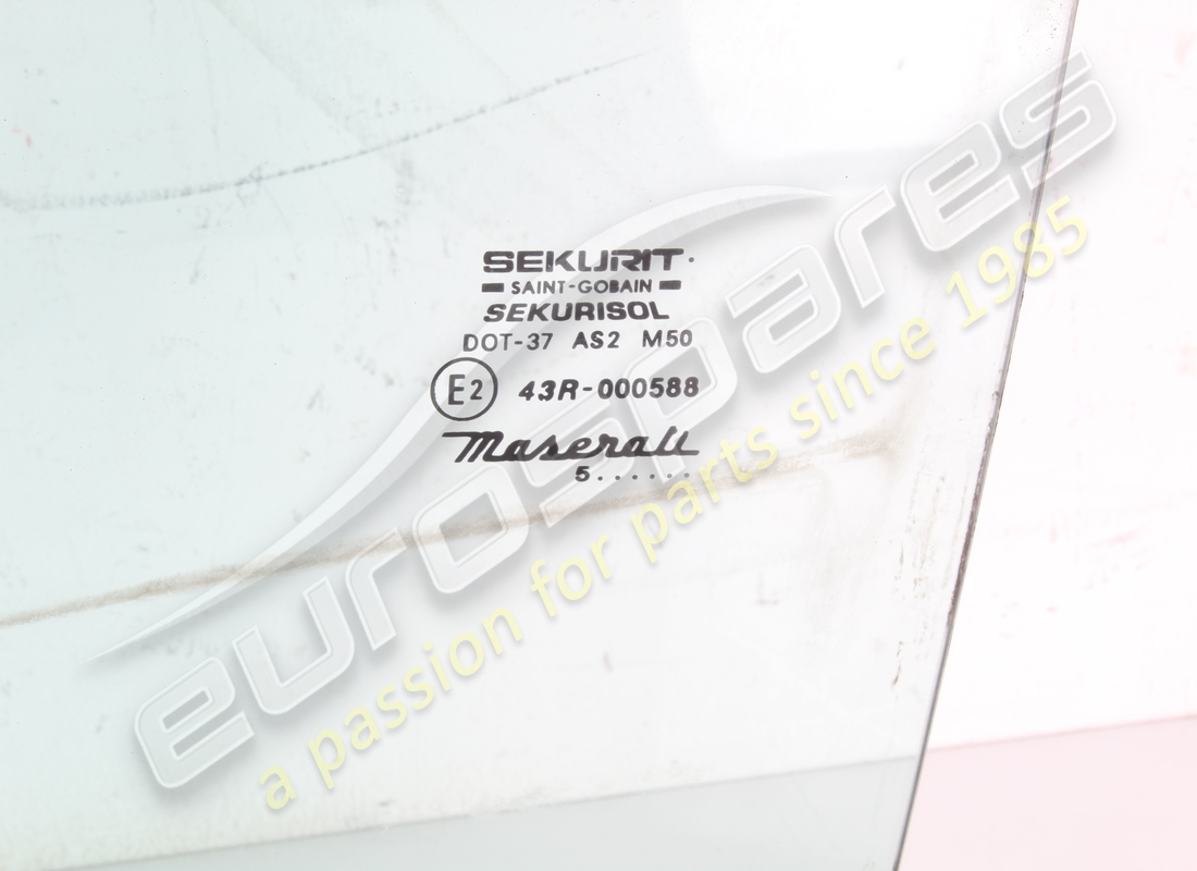 used maserati athermic movable door window. part number 377700329 (2)