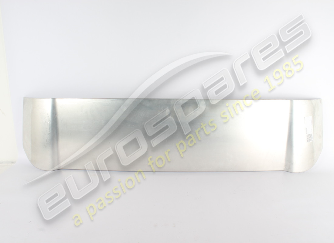 new ferrari rear panel complete with faste. part number 805178 (1)