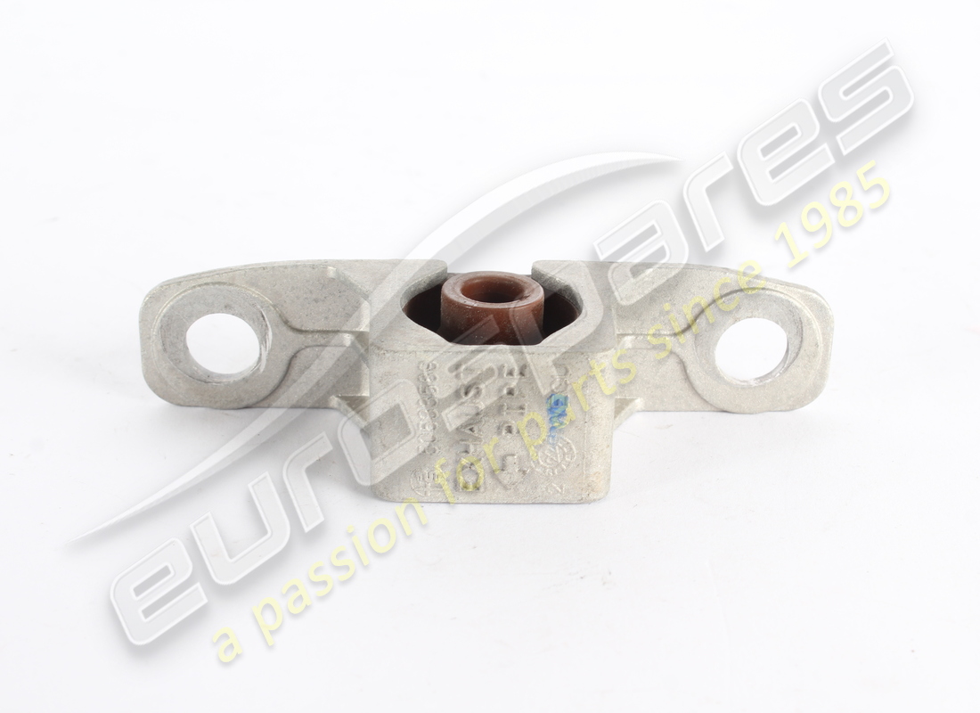 used maserati isolator and bracket. part number 675001246 (2)