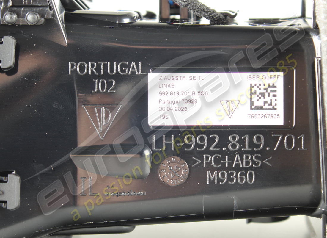 new porsche air vent black. part number 992819701b5q0 (2)