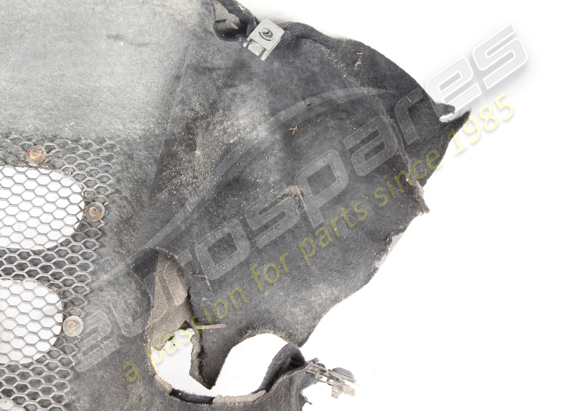 DAMAGED FERRARI SHIELD FOR REAR PART OF REAR. PART NUMBER 84055200 (2) damaged ferrari shield for rear part of rear. part number 84055200 (2)