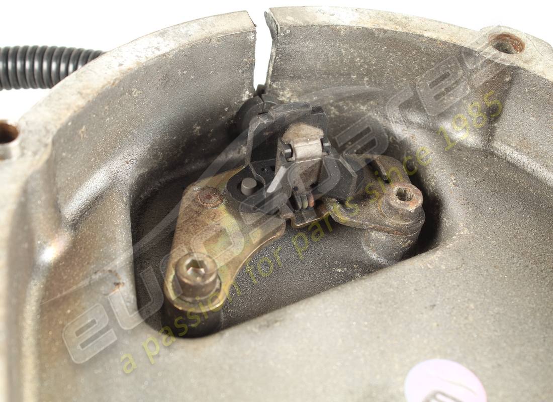 used maserati front rh sensor holder cover. part number 585007400 (3)