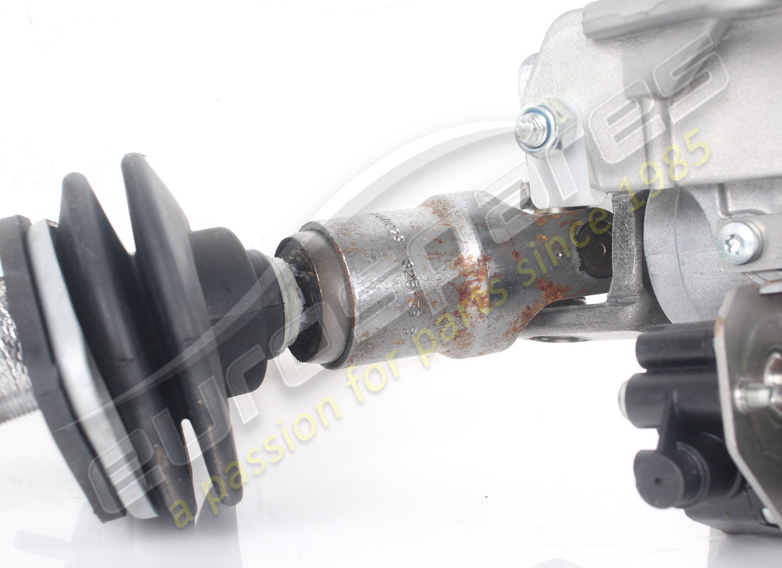 USED FERRARI COMPLETE STEERING COLUMN. PART NUMBER 320095 (5) used ferrari complete steering column. part number 320095 (5)