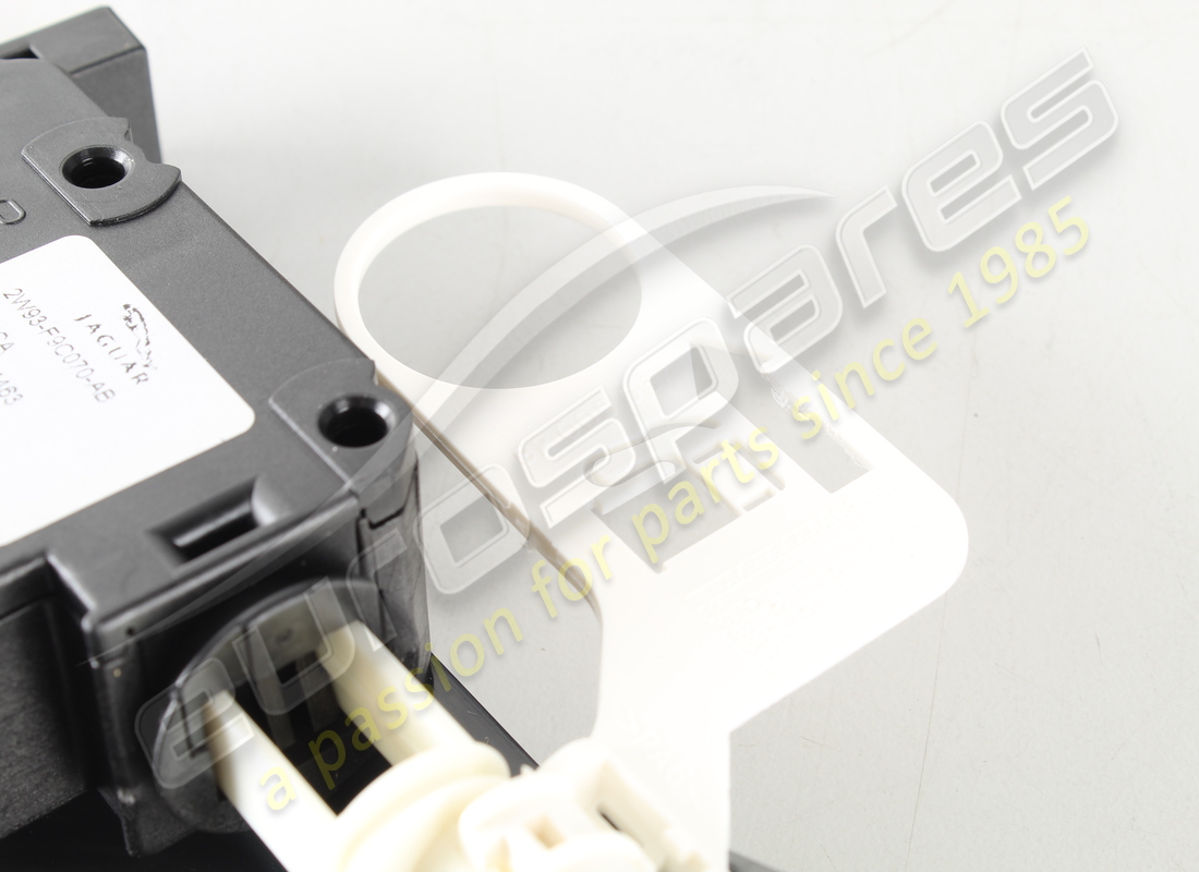 NEW ASTON MARTIN ACTUATOR-FUEL FILLER. PART NUMBER 4G433710067 (3) new aston martin actuator-fuel filler. part number 4g433710067 (3)