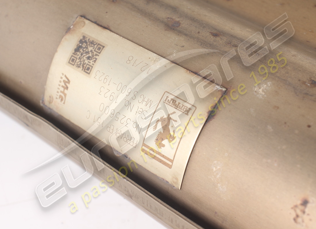 USED FERRARI CENTRAL EXTENSION. PART NUMBER 325600 (4) used ferrari central extension. part number 325600 (4)