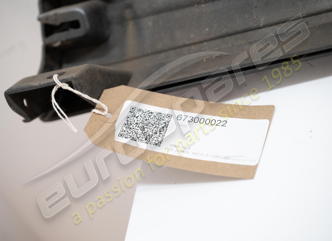 USED MASERATI RH SIDE SKIRT (PRIMER). PART NUMBER 673000022 (12) used maserati rh side skirt (primer). part number 673000022 (12)