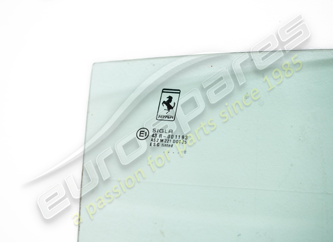 used ferrari rh side glass. part number 64573500 (2)