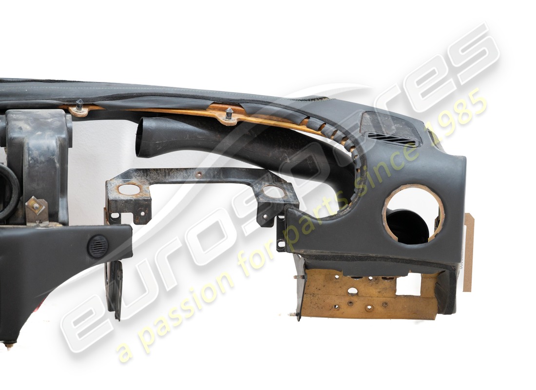 damaged ferrari rhd dash assembly in black vm8500. part number 65113800 (2)