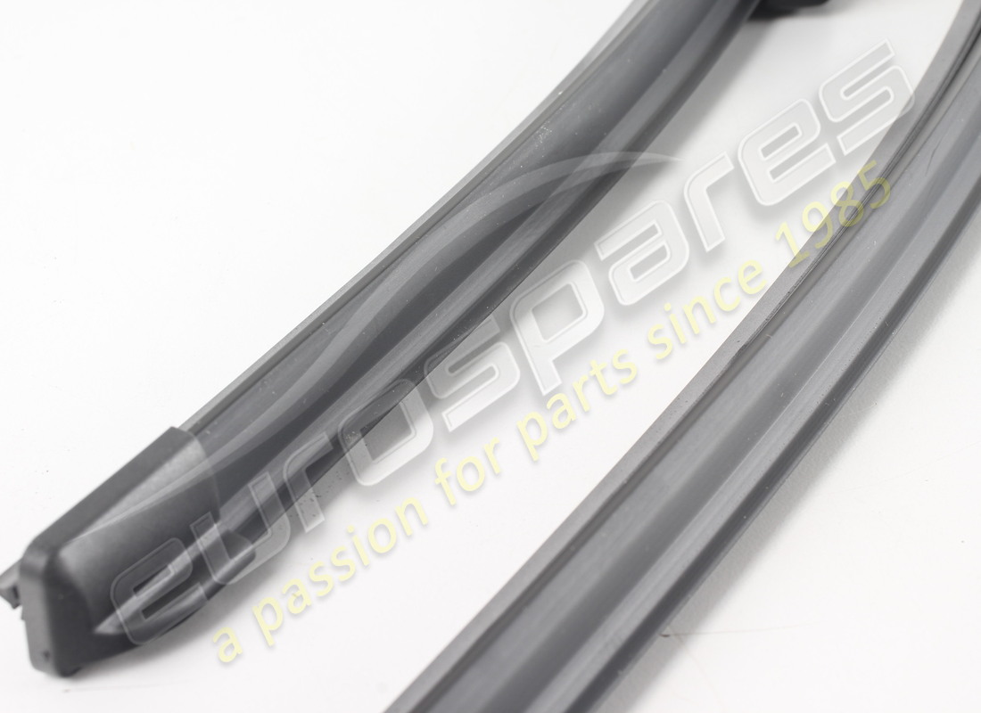 new maserati wiper blades kit. part number 673012891 (3)