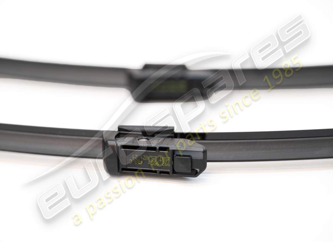 NEW PORSCHE 1 SET: WIPER BLADES. PART NUMBER 992955425CY (3) new porsche 1 set: wiper blades. part number 992955425cy (3)