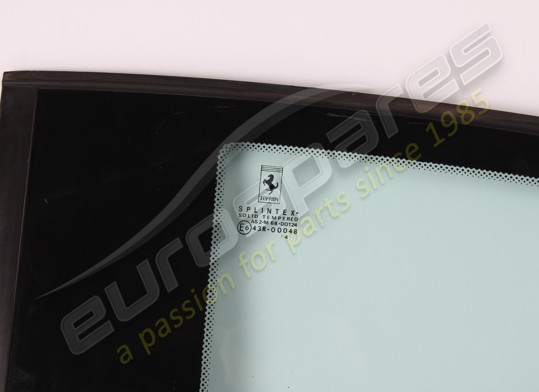 used ferrari lh rear side glass. part number 66855700 (2)