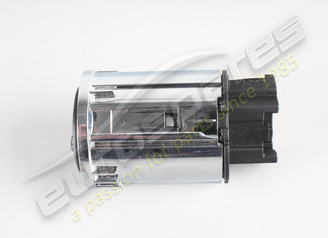 damaged aston martin switch, rear fog. part number 6g3315k237aa (2)