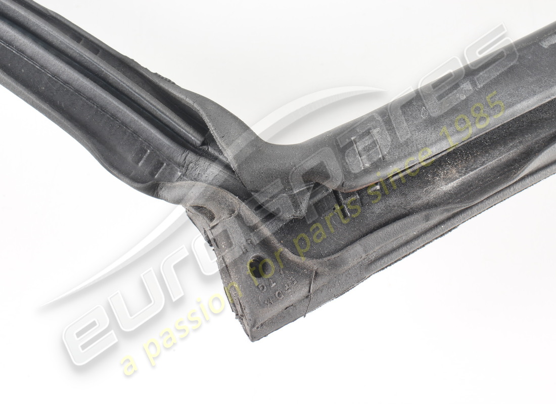 used aston martin weatherstrip assembly, door, lh part number 6g33c20709ah (4)