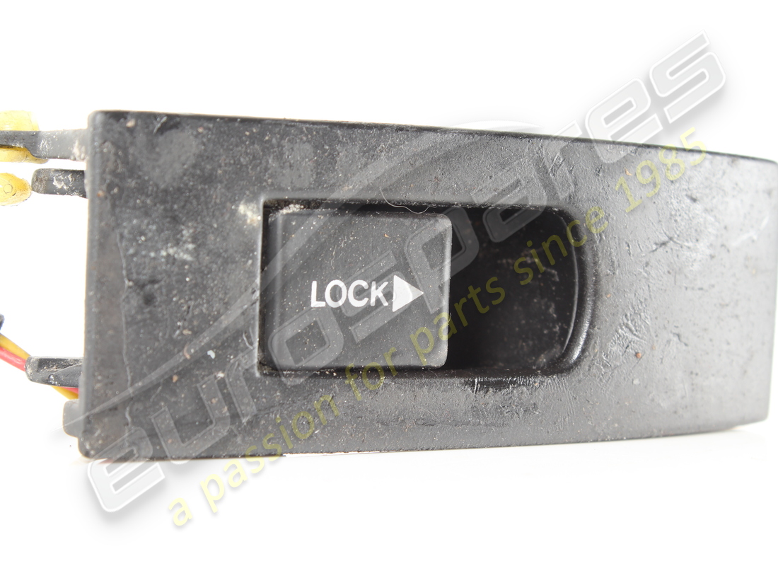 used ferrari lh inner door handle. part number 66217200 (2)