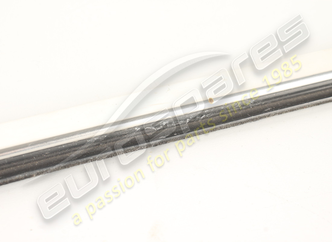 used aston martin weatherstrip, front door outer, rh part number 4g43f20562ba (3)