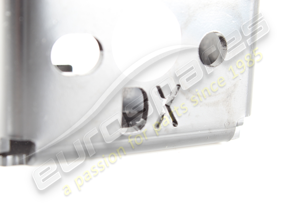 USED FERRARI STAFFA ANTERIORE ANCORAGGIO. PART NUMBER 977736 (2) used ferrari staffa anteriore ancoraggio. part number 977736 (2)