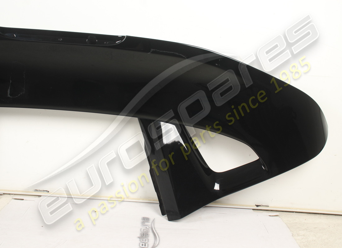 used ferrari complete rear spoiler. part number 949122 (3)