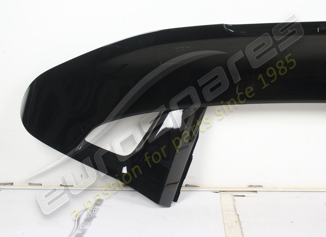 used ferrari complete rear spoiler. part number 949122 (2)