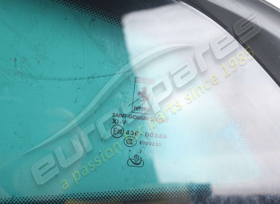 used ferrari lh rear quarterlight. part number 86871300 (2)