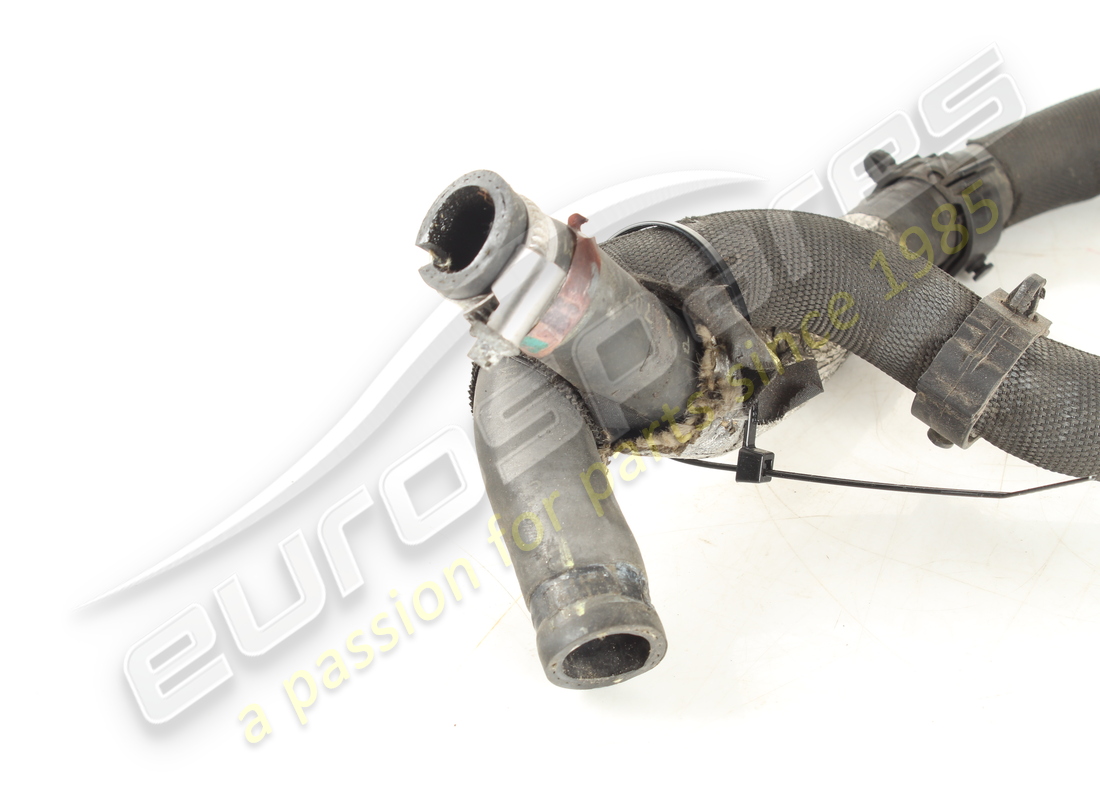 USED FERRARI PIPE FROM TANK TO PUMP. PART NUMBER 266608 (2) used ferrari pipe from tank to pump. part number 266608 (2)