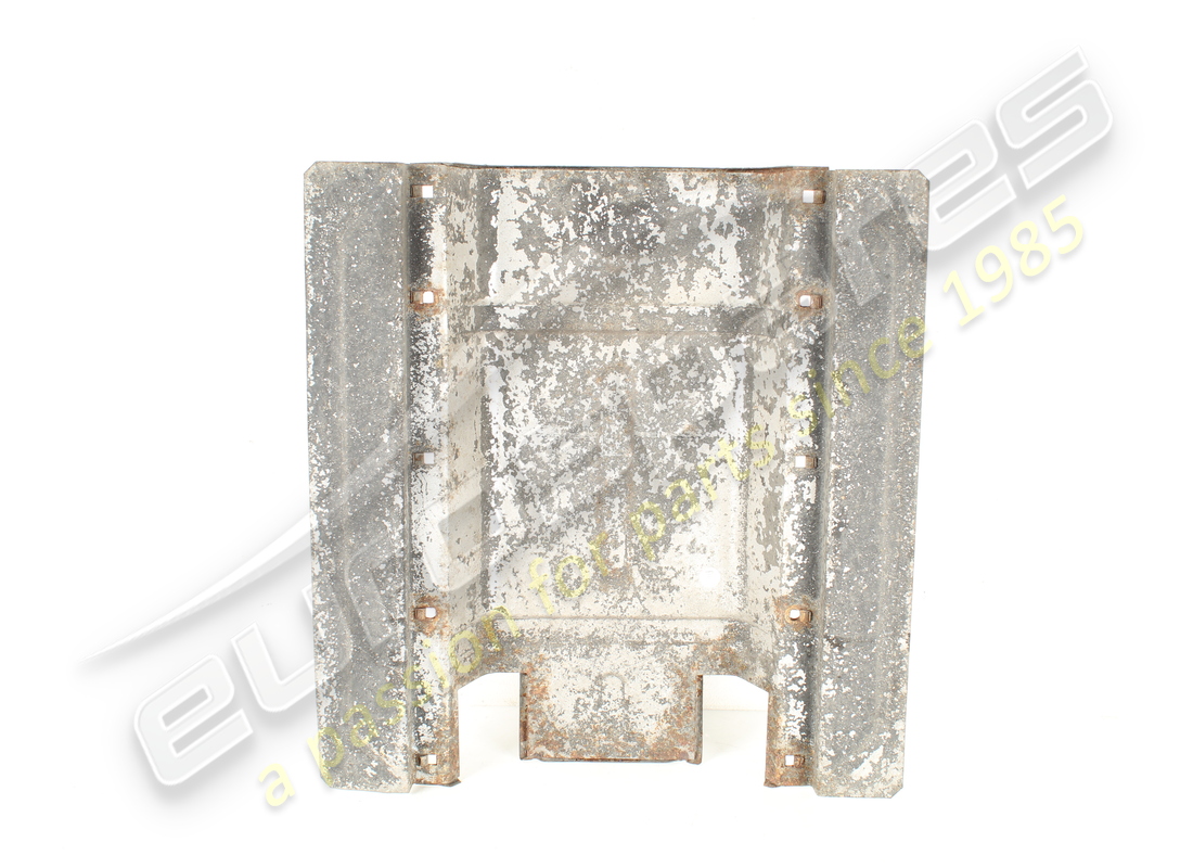 used maserati rear rh guard 8 cylinder. part number 379031118 (3)