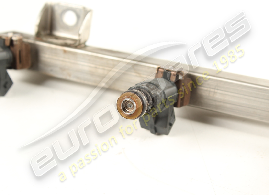 USED Maserati FUEL PIPE WITH INJECTORS . PART NUMBER 212697 (1)