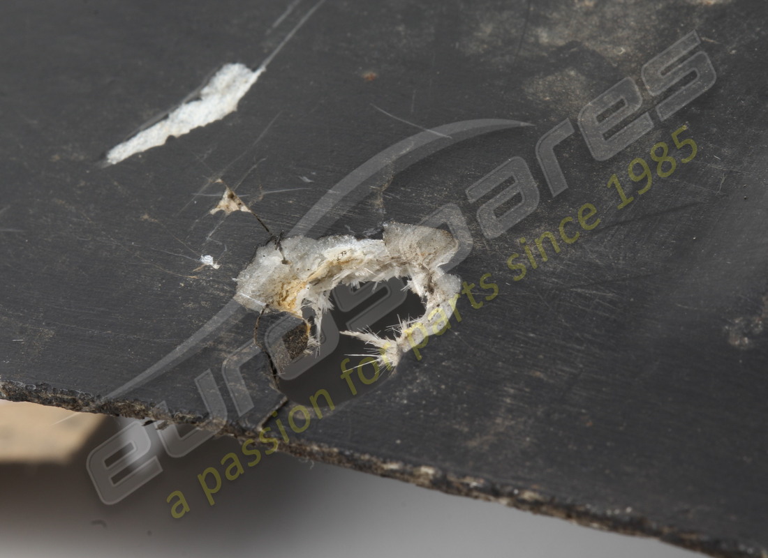 damaged ferrari rh wheelhouse door. part number 65915200 (4)
