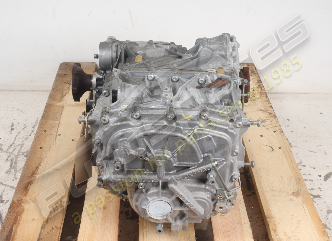 USED FERRARI COMPLETE DCT GEARBOX. PART NUMBER 864807 (4) used ferrari complete dct gearbox. part number 864807 (4)