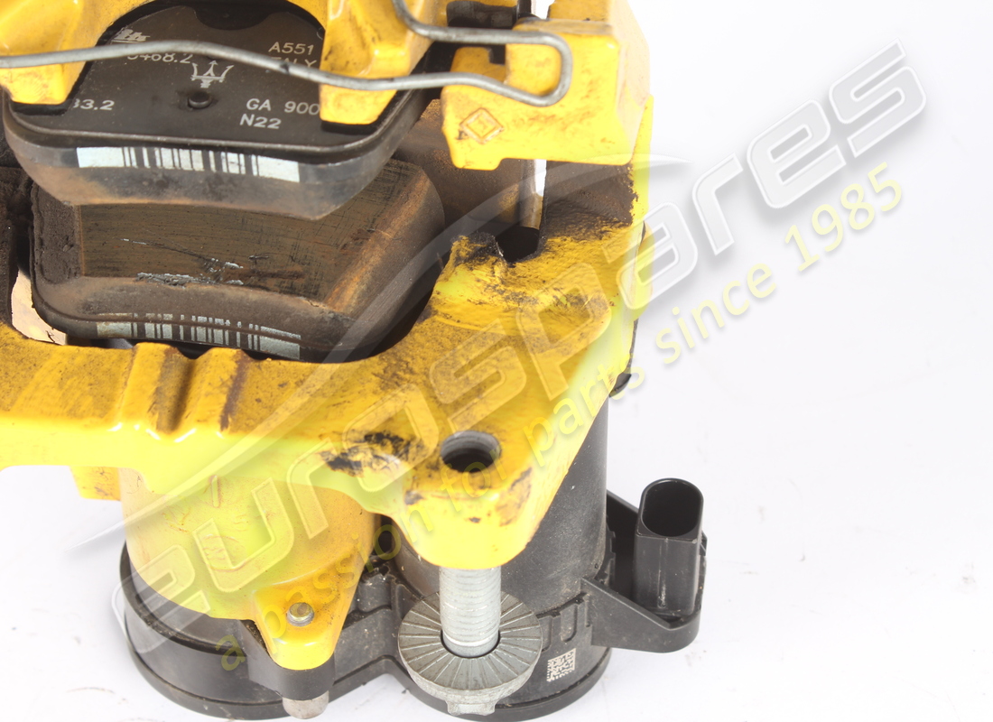 used maserati rear rh caliper yellow. part number 673013278 (3)